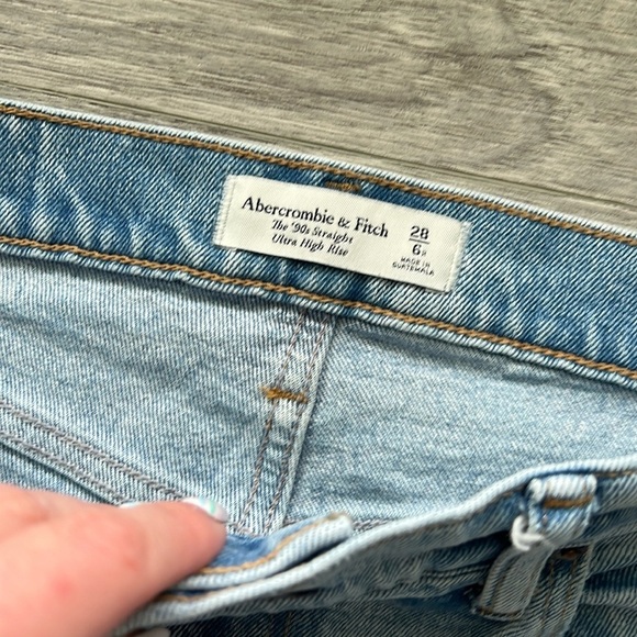 Abercrombie & Fitch - 90's Straight Ultra High Rise Size 28/6R - Picture 2 of 7